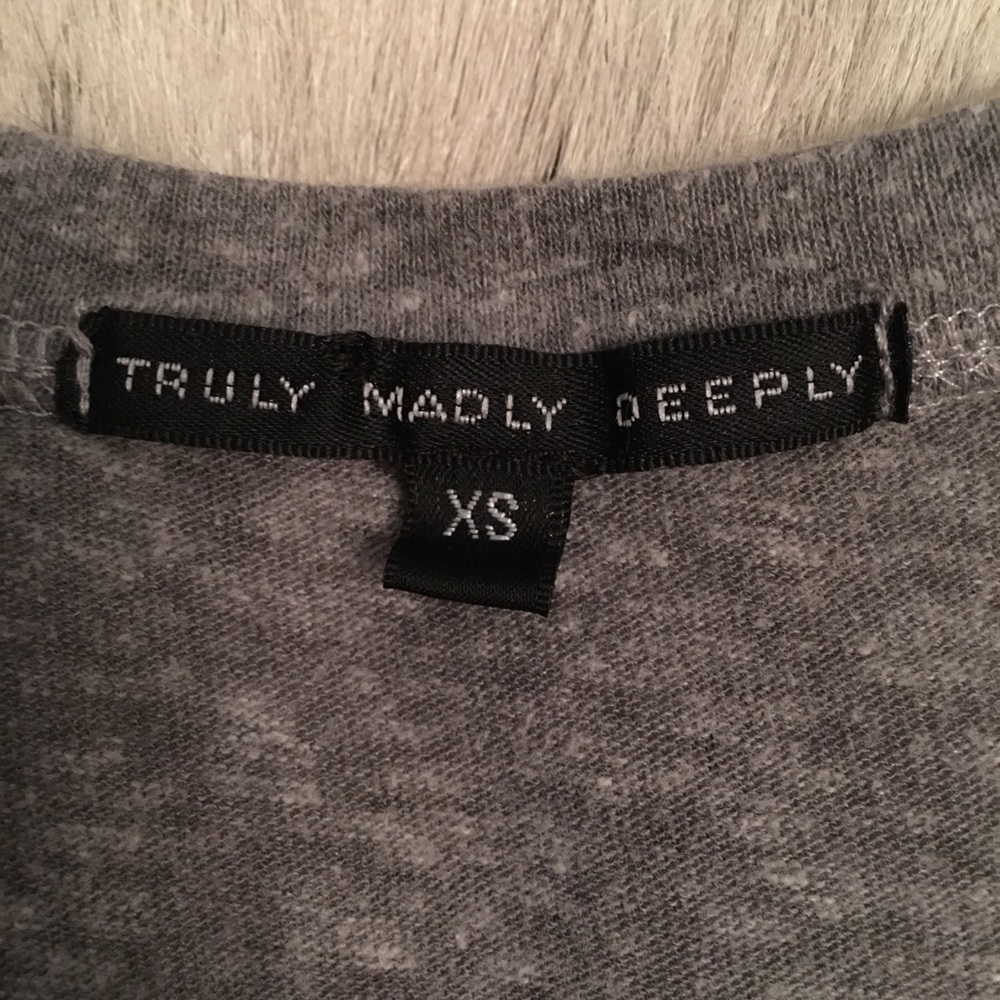 UO striped vneck tee - Picture 3 of 3